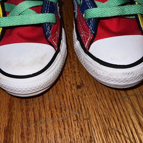 Used big kids chucks! Great print for the summer days! Size 11US - Picture 6 of 6